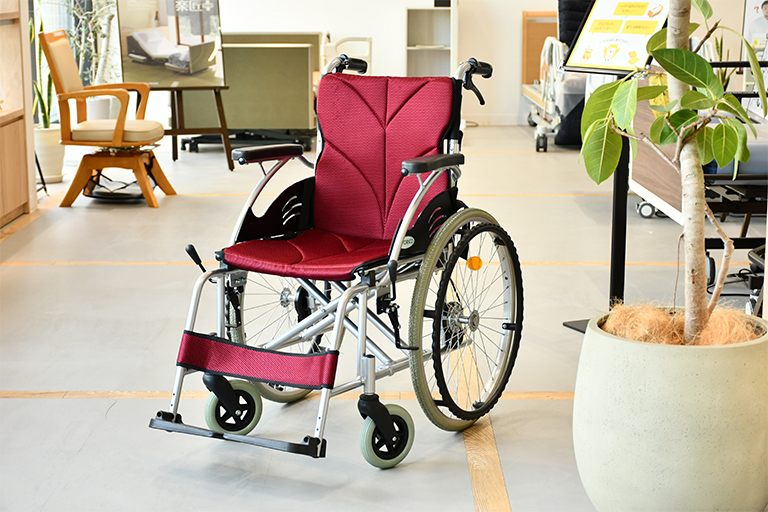 ショールームで販売中!すぐに使える車椅子
