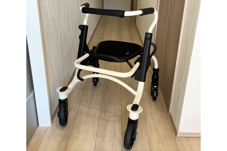 室内用歩行車「スワリナ」